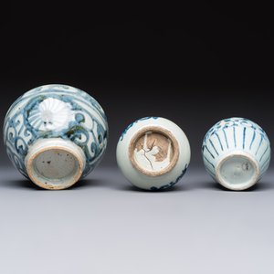 Two Chinese blue and white jars, Ming, and a Japanese blue and white vase, possibly Edo, 18th C. — foto 7