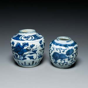 Two Chinese blue and white jars, Wanli — 照片 1
