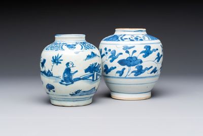 Two Chinese blue and white jars with figural and floral design, late Ming — photo 1