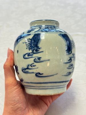 Two Chinese blue and white jars with figural and floral design, late Ming — photo 12