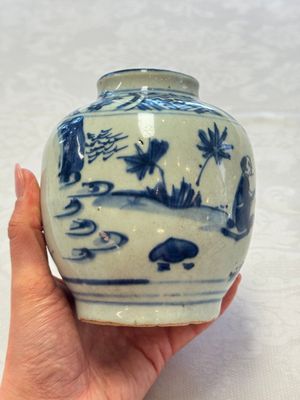 Two Chinese blue and white jars with figural and floral design, late Ming — photo 13