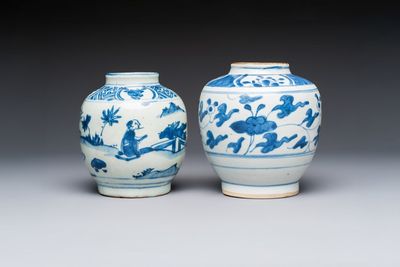 Two Chinese blue and white jars with figural and floral design, late Ming — photo 2