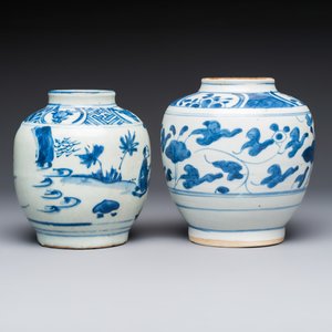 Two Chinese blue and white jars with figural and floral design, late Ming — photo 4
