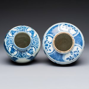 Two Chinese blue and white jars with figural and floral design, late Ming — photo 5