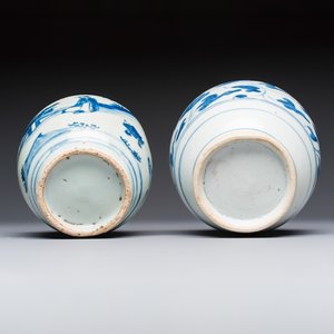 Two Chinese blue and white jars with figural and floral design, late Ming — photo 6