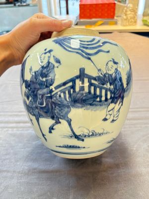 Two Chinese blue and white jars with 'Qi Lin Song Zi 麒麟送子' and 'Shou 壽' character design, 18th C. — 照片 3