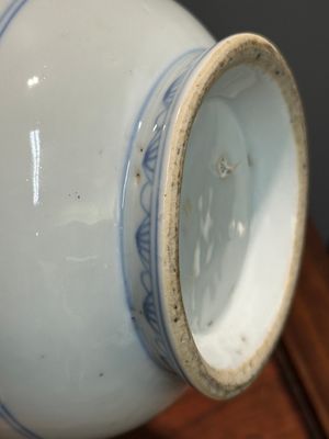 Two Chinese blue and white jugs and cover with floral decor, Yongzheng/Qianlong — photo 21