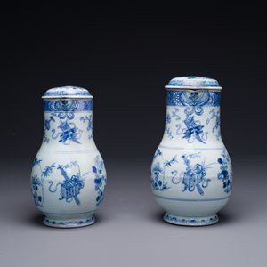 Two Chinese blue and white jugs and cover with floral design, Yongzheng/Qianlong — 照片 4