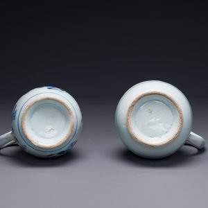 Two Chinese blue and white jugs and cover with floral design, Yongzheng/Qianlong — 照片 6