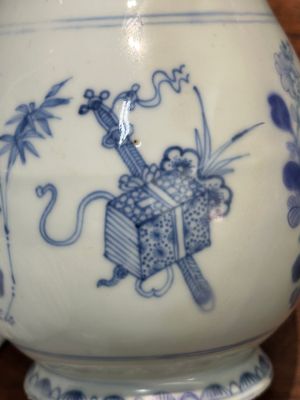 Two Chinese blue and white jugs and cover with floral design, Yongzheng/Qianlong — foto 9