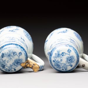 Two Chinese blue and white jugs and cover with floral design, Yongzheng/Qianlong — foto 6