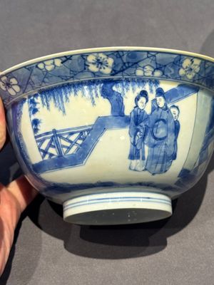 Two Chinese blue and white 'klapmuts' bowls with narrative design, Kangxi — foto 6