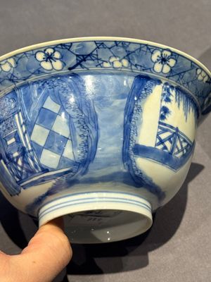 Two Chinese blue and white 'klapmuts' bowls with narrative design, Kangxi — foto 9