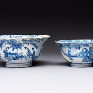 Two Chinese blue and white 'klapmuts' bowls with narrative design, Kangxi — foto 1