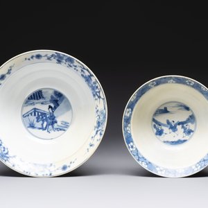Two Chinese blue and white 'klapmuts' bowls with narrative design, Kangxi — foto 5