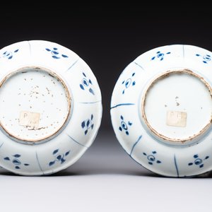 Two Chinese blue and white 'kraak' dishes and four plates, Wanli — photo 3