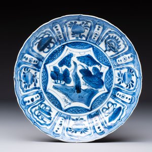 Two Chinese blue and white 'kraak' dishes and four plates, Wanli — photo 6