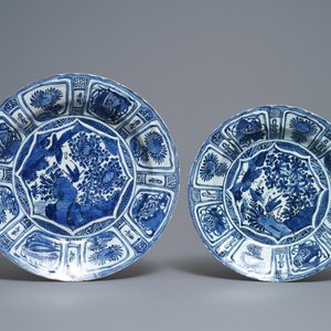 Two Chinese blue and white kraak porcelain dishes with a butterfly and a grasshopper, Wanli — 照片 1