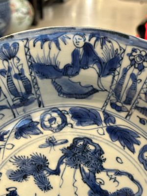 Two Chinese blue and white kraak porcelain dishes with figures, Wanli — 照片 3