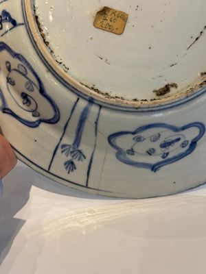 Two Chinese blue and white kraak porcelain dishes with figures, Wanli — 照片 17