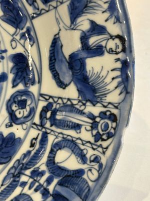 Two Chinese blue and white kraak porcelain dishes with figures, Wanli — 照片 4