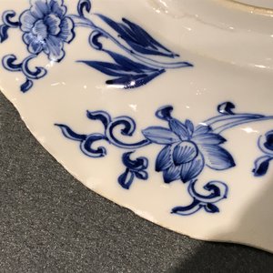 Two Chinese blue and white lobed plates with a phoenix and monkeys, Kangxi — 照片 7