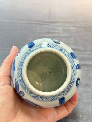Two Chinese blue and white 'Long Eliza' jarlets, Kangxi — 照片 11