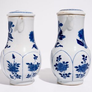 Two Chinese blue and white "Long Eliza" jugs with covers, Kangxi — 照片 3