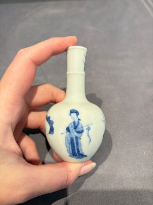 Two Chinese blue and white miniature vases, Kangxi — foto 1