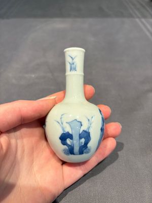 Two Chinese blue and white miniature vases, Kangxi — foto 2