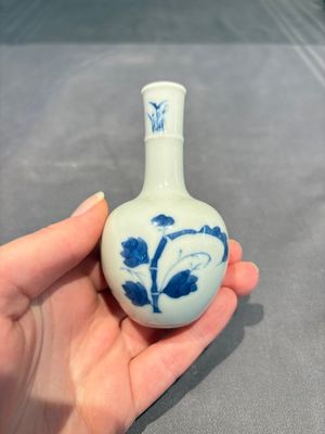 Two Chinese blue and white miniature vases, Kangxi — foto 4