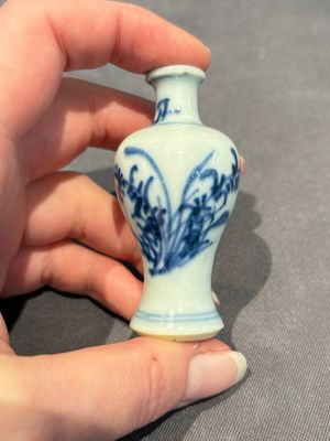 Two Chinese blue and white miniature vases, Kangxi — foto 7