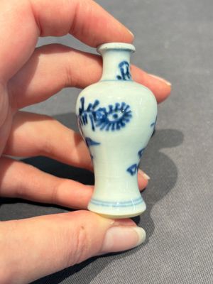 Two Chinese blue and white miniature vases, Kangxi — foto 8