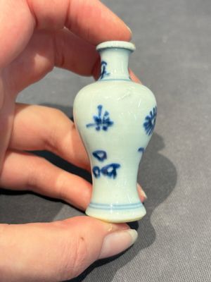 Two Chinese blue and white miniature vases, Kangxi — foto 9