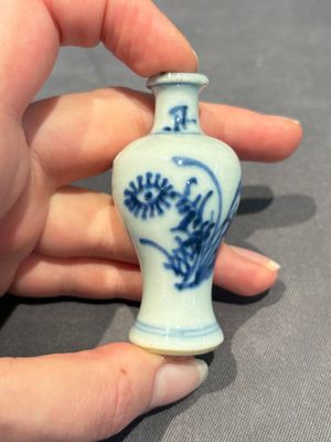 Two Chinese blue and white miniature vases, Kangxi — foto 10
