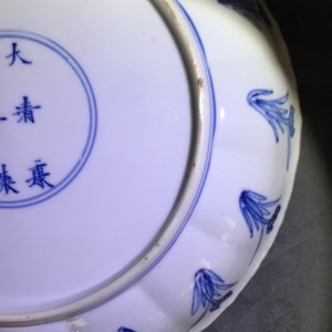 Two Chinese blue and white moulded plates with figures, Kangxi mark and of the period — photo 11