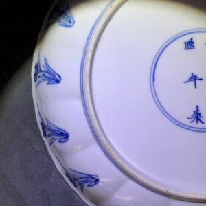 Two Chinese blue and white moulded plates with figures, Kangxi mark and of the period — photo 12