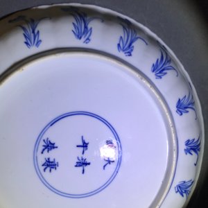Two Chinese blue and white moulded plates with figures, Kangxi mark and of the period — photo 19