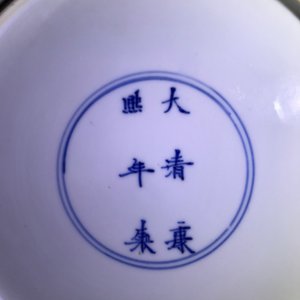 Two Chinese blue and white moulded plates with figures, Kangxi mark and of the period — photo 8