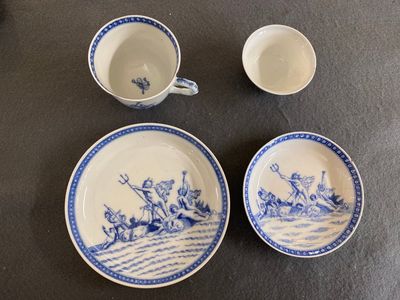 Two Chinese blue and white mythological subject cups and saucers with Neptune, Qianlong — photo 1