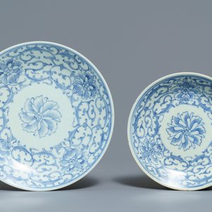 Two Chinese blue and white plates and a bowl, Kangxi and 19th C. — photo 2