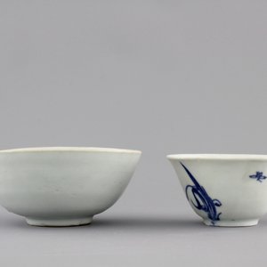 Two Chinese blue and white plates and two bowls, Ming Dynasty — photo 5