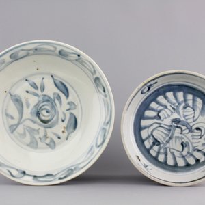 Two Chinese blue and white plates and two bowls, Ming Dynasty — photo 7