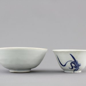 Two Chinese blue and white plates and two bowls, Ming Dynasty — photo 9