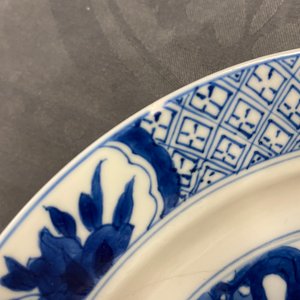 Two Chinese blue and white plates, Kangxi mark and of the period — 照片 7