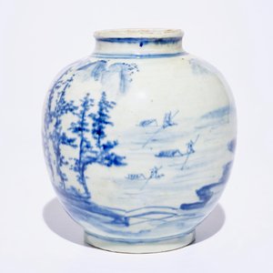 Two Chinese blue and white plates with an eagle and buddhist lions and a landscape jar, 19/20th C. — photo 5