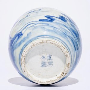 Two Chinese blue and white plates with an eagle and buddhist lions and a landscape jar, 19/20th C. — photo 9