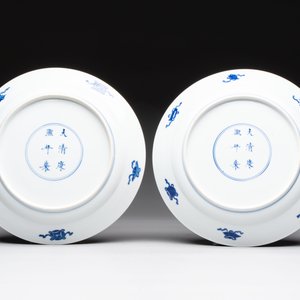 Two Chinese blue and white plates with figural design, Kangxi marks and of the period — photo 2