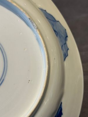 Two Chinese blue and white plates with figural design, Wanli and Kangxi mark, Kangxi — 照片 11