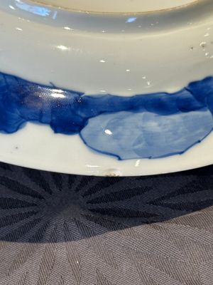 Two Chinese blue and white plates with figural design, Wanli and Kangxi mark, Kangxi — 照片 12